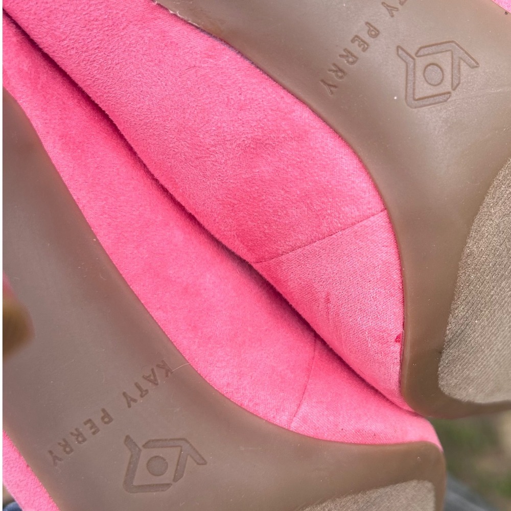 Katy Perry The Dina Scalloped Pumps 9M Pink Suede Pointed Toe Stiletto Barbie - Picture 3 of 7